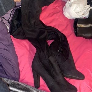 Very nice thigh boots! Very cute